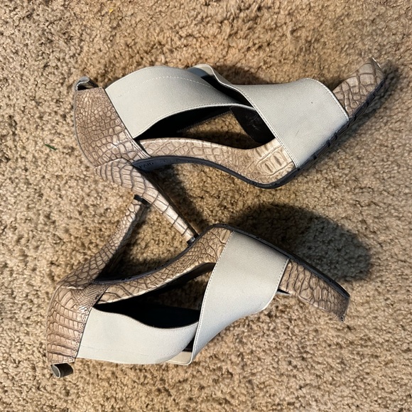 Donald Pliner Platform Tan Snakeskin Heels w Adjustable Straps 7 - Picture 3 of 13